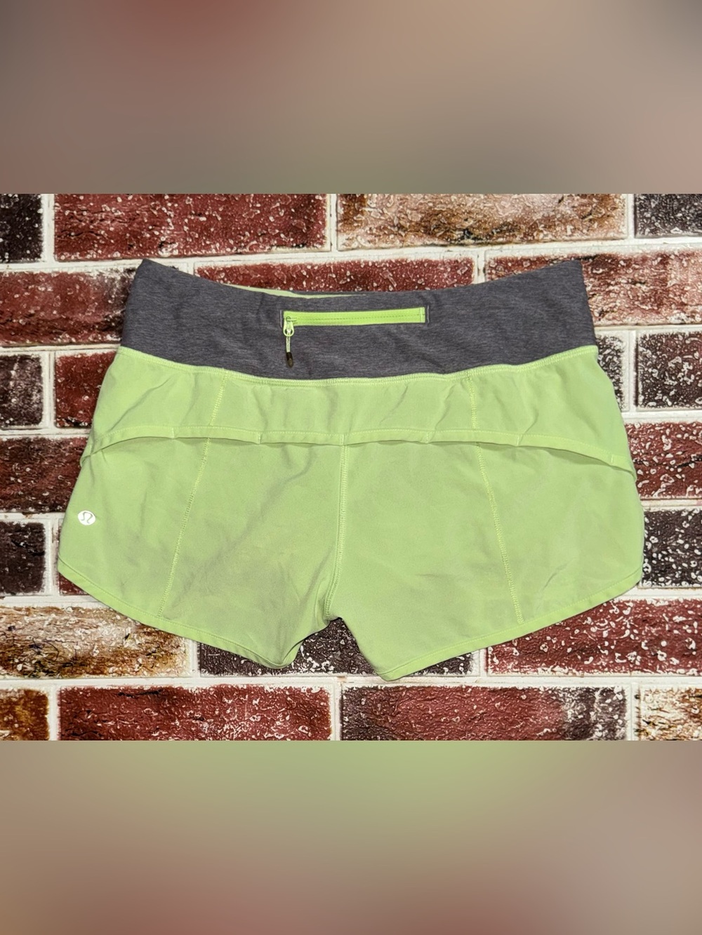 Lululemon Speed Up Shorts light yellow green size 4 low rise 2.5”